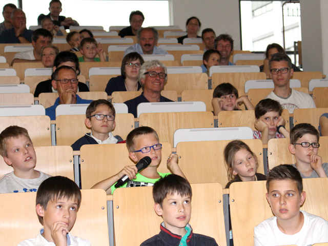 Kinder College Foto Kinder im Hörsaal